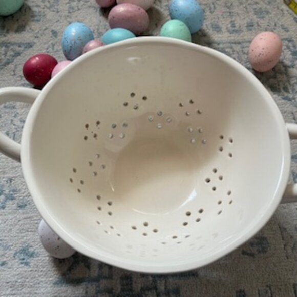 Rae Dunn Baby Chick "PEEP" Ceramic Strainer Colander with Colorful Eggs - Picture 9 of 9